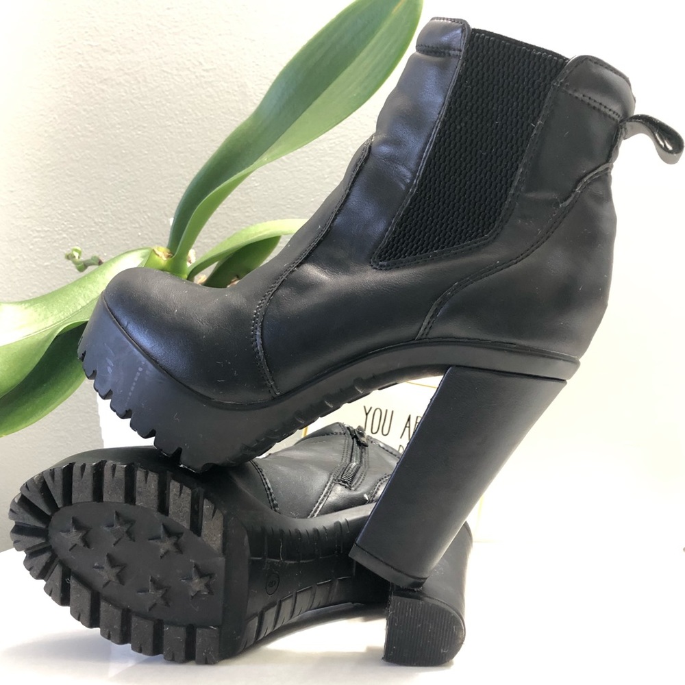 Nine West Women’s 6M Black Leather Booties
